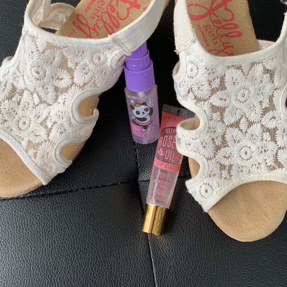 Shoes - Picture 2 of 4